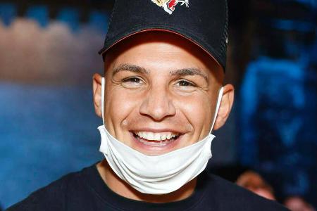 Pietro Lombardi hat eine Geschenk von Laura bekommen.