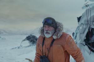 George Clooney mit dichtem Rauschebart in "The Midnight Sky".