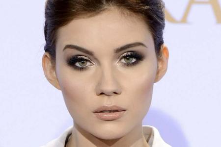 Model Nathalie Volk stellt ihr neues Ich vor.