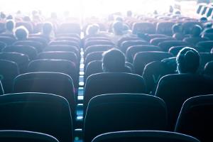 Schon jetzt bleiben die meisten Kinositze leer - noch mehr Einschränkungen würden die meisten nicht verkraften.