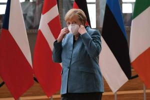 Bundeskanzlerin Angela Merkel mit Schutzmaske