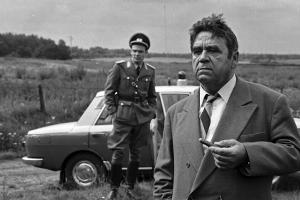 Walter Richter (r.) als Kommissar Paul Trimmel im Krimi "Tatort nach Leipzig"