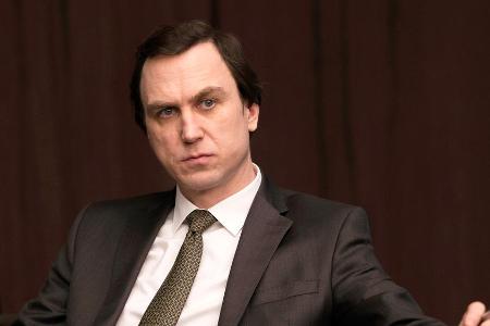 Als Rechtsanwalt Biegler setzt sich Lars Eidinger für das Recht seines Mandanten ein, selbst über sein Leben und seinen Tod ...