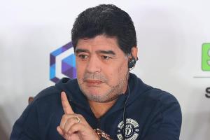 Diego Maradona soll ein Blutgerinnsel im Gehirn entfernt werden.