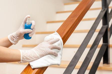 Desinfektionsmittel zu Hause benutzen: ergibt das Sinn?