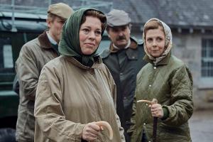 "The Crown": Auf dem Anwesen Balmoral gelten besondere Regeln für Besucher der Queen (links, Olivia Colman)
