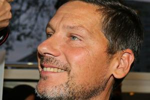 Christoph Schneider von Rammstein begrüßt seinen dritten Sohn.