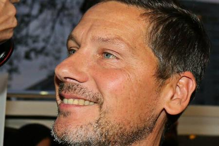 Christoph Schneider von Rammstein begrüßt seinen dritten Sohn.