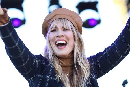 Sängerin Natasha Bedingfield trotzt den sinkenden Temperaturen mit guter Laune und rosigen Wangen.