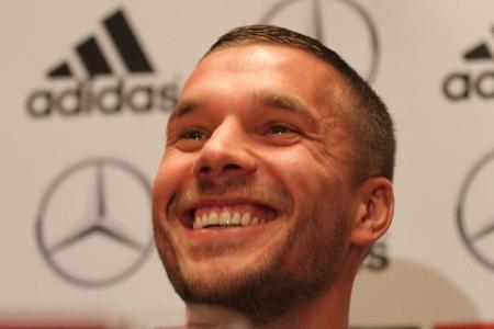 Lukas Podolski wird sich bald das Trikot der Kölner Haie überziehen