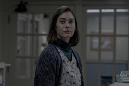 Lizzy Caplan als labile Krankenschwester Annie Wilkes.