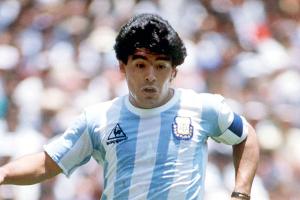 Der argentinische Fußballstar Diego Maradona im WM-Finalspiel Argentinien gegen Deutschland am 29. Juni 1986 im Azteca Stadi...