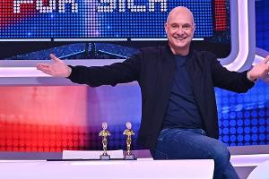 Frank Buschmann lädt wieder zu seiner Sport-Comedyshow "Eine Liga für sich - Buschis Sechserkette".