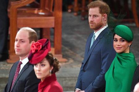 Prinz William und Herzogin Kate (vorne) und Prinz Harry und Herzogin Meghan könnten sich bald wiedersehen.