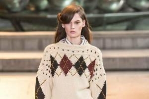 Designerin Isabel Marant setzt auf den Norwegerpullover-Kuschelfaktor