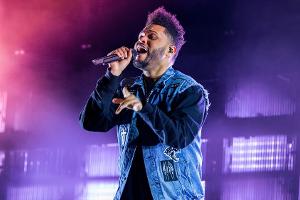 The Weeknd wird im kommenden Jahr in der Halbzeitshow des 55. Super Bowls performen.