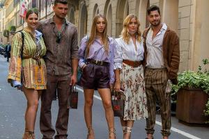Beatrice Valli, Marco Fantini, Ginevra Mavilla, Valentina Ferragni (2.v.r.) und Luca Vezil nach der Etro Show bei der Milano...