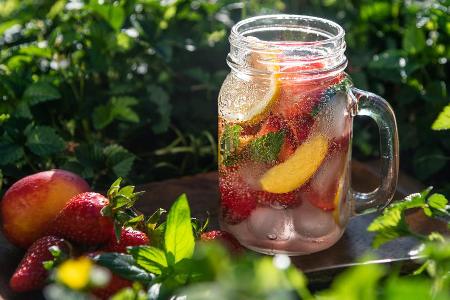 An extrem heißen Sommertagen ist es besonders wichtig, viel Flüssigkeit zu sich zu nehmen.