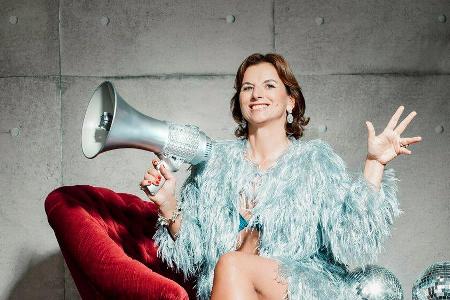 Claudia Obert moderiert eine Online-Show zur diesjährigen 