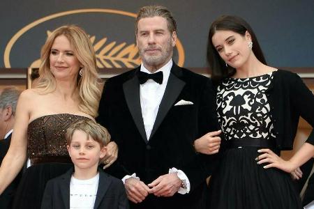 Kelly Preston (l.) und John Travolta im Jahr 2018 mit ihren Kindern Ella (r.) und Benjamin beim Filmfest in Cannes.