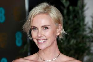 Schauspielerin Charlize Theron wünscht sich für ihre Töchter eine Zukunft ohne Ausgrenzung und Einschränkungen.