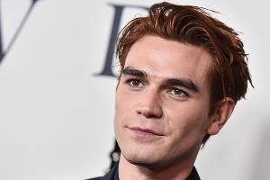 Schauspieler KJ Apa sichert sich die nächste Hauptrolle.