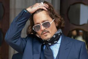 Johnny Depp verlässt nach der Anhörung das Gericht in London.
