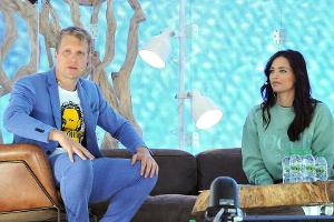 Amira und Oliver Pocher während ihres "Die Pochers hier!"-Auftritts im Rahmen des Carstival am 6. Juli im Autokino Mannheim.