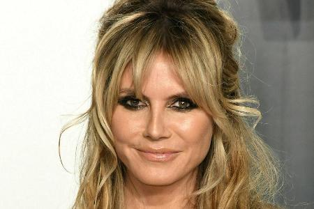 Heidi Klum hält sich unter anderem mit Hanteltraining fit.