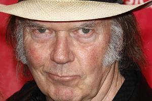 Neil Young stellt sich erneut gegen Donald Trump