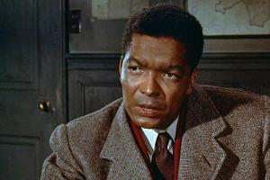 Earl Cameron in seiner Rolle als Dr. Robbins in dem Film "Das Mädchen Saphir (Sapphire)" aus dem Jahr 1959