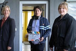 Stefanie Reinsperger (r.) mit Anna Schudt am Set des neuen "Tatort" aus Dortmund. In der Mitte: Regisseur Sebastian Ko