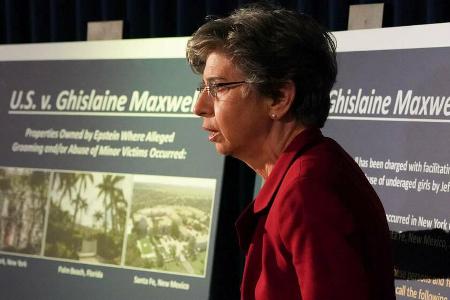 Audrey Strauss teilte der Öffentlichkeit am Donnerstag mit, wofür Ghislaine Maxwell angeklagt wird.