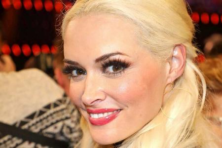 Daniela Katzenberger top gestylt bei einem Event