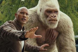 Dwayne Johnson alias Davis Okoye mit Gorilla George in "Rampage - Big Meets Bigger".