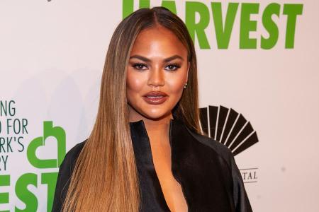 Chrissy Teigen leidet in ihrer Schwangerschaft an starken Kopfschmerzen.
