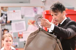 "Sturm der Liebe": Robert erfährt von Lucy, dass auch Cornelia nicht zum Dienst erschienen ist