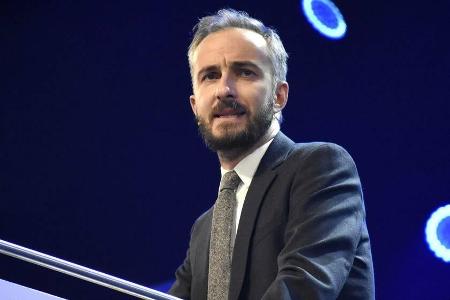 Jan Böhmermann scheint in das Visier von Neo-Nazis gekommen zu sein.