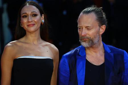 Musiker Thom Yorke mit seiner Partnerin
Dajana Roncione