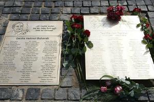 Der verstorbene Jan Fedder wurde mit einer Michel-Tafel geehrt.