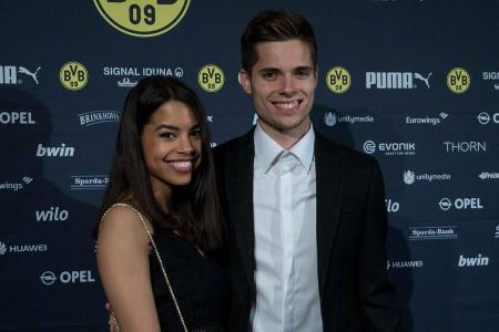 Julian Weigl und Sarah Richmond lernten sich als Teenager kennen.