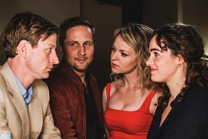 "Schönes Schlamassel": Daniel (Maxim Mehmet), Tobias (Lasse Myhr), Laura (Lisa Wagner) und Anne (Verena Altenberger) sind gu...