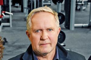 Harald Krassnitzer alias Moritz Eisner ermittelt in "Pumpen" in einem Fitnessstudio.