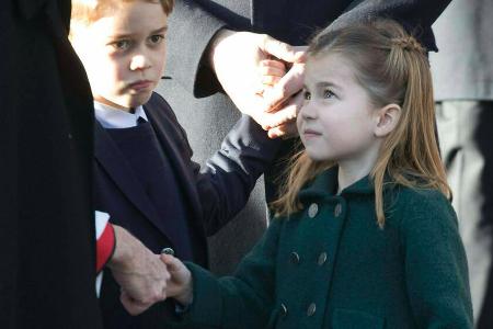 Prinz George und Prinzessin Charlotte vor der Weihnachtsmesse 2019 in Sandringham.
