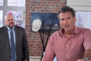 "Rote Rosen": Dass Henning (r.) in seiner Wut Astrid und Alex bei der Presse anschwärzt, hält Wolf Zabel für nicht sehr gesc...