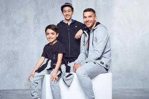 Fußballprofi Lukas Podolski macht gemeinsame Sache mit Aldi.