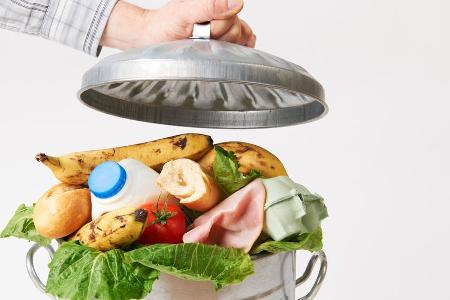 Immer noch landen in Deutschland zu viele Lebensmittel im Müll.