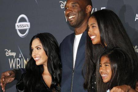 Vanessa (v.l.) und Kobe Bryant mit zwei ihrer Töchter, Natalia und Gianna, bei einer Veranstaltung im Jahr 2018.
