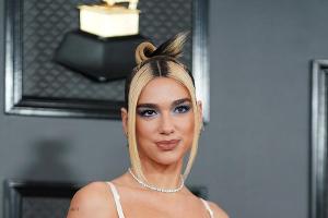 Die britische Sängerin Dua Lipa kann einen ausgewachsenen Scheitel zwar tragen - so manche Frau möchte das aber nicht.