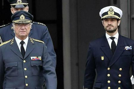 König Carl Gustaf und Prinz Carl Philip bei einem öffentlichen Auftritt